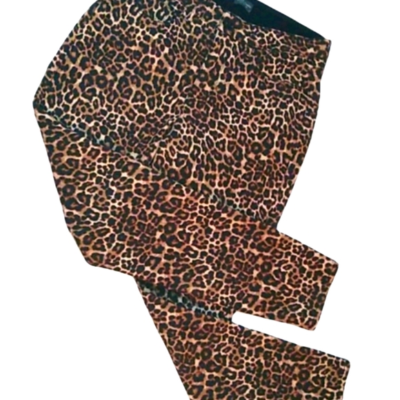 Bold Elements Cut to Curve Leopard Print Jeans - Picture 1 of 10